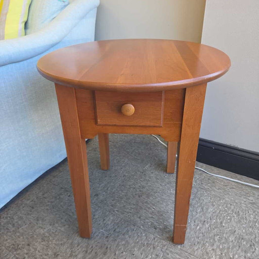 Leister's Furniture Round Top Cherry End Table