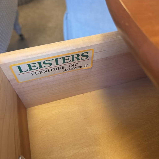 Leister's Furniture Round Top Cherry End Table