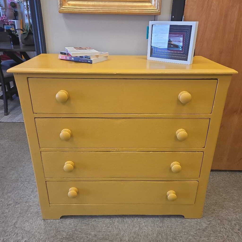 Solid Pine Farmhouse Style 4-Drawer Dresser