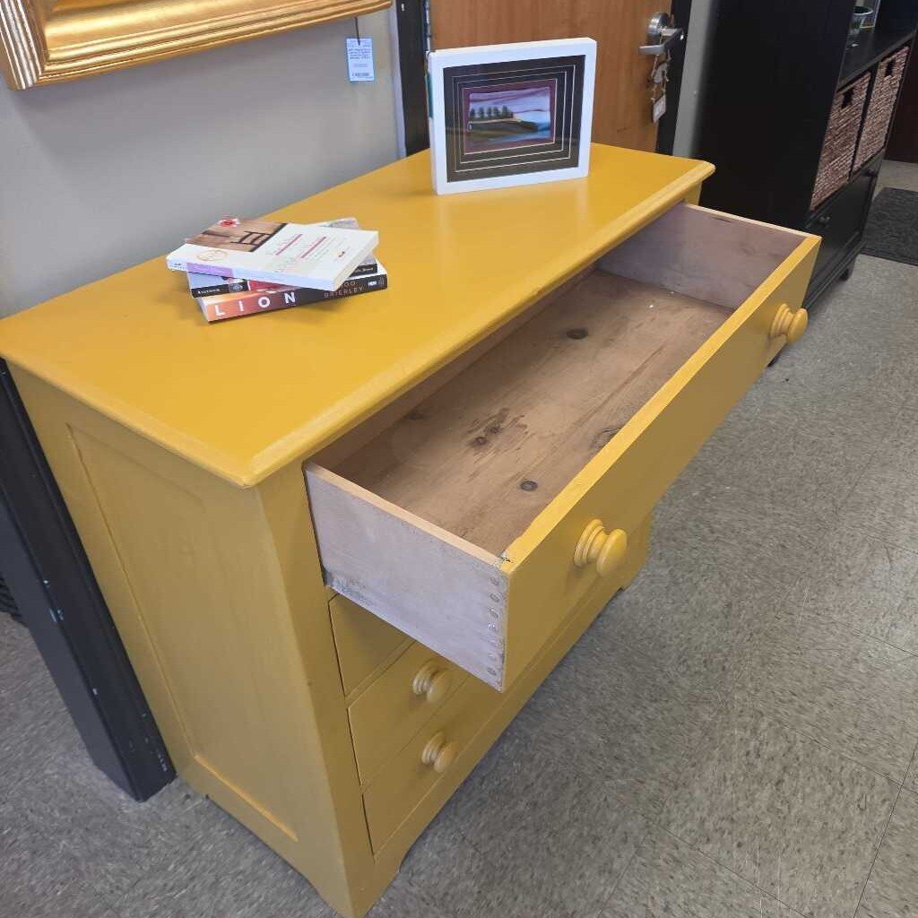 Solid Pine Farmhouse Style 4-Drawer Dresser