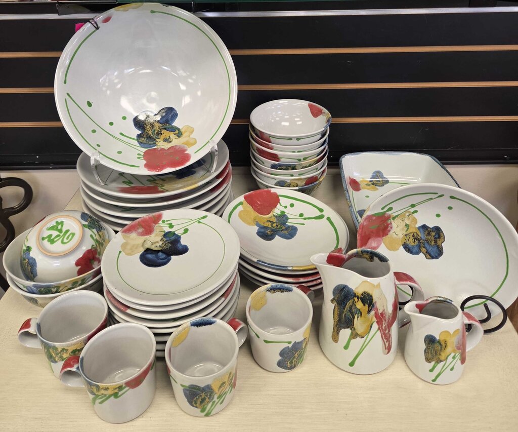 Dartington Pottery "Poppy" Dinnerware by Janice Tchalenko (40 pcs)