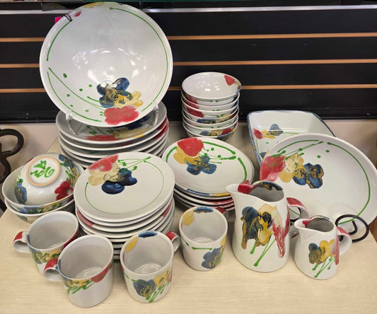 Dartington Pottery "Poppy" Dinnerware by Janice Tchalenko (40 pcs)