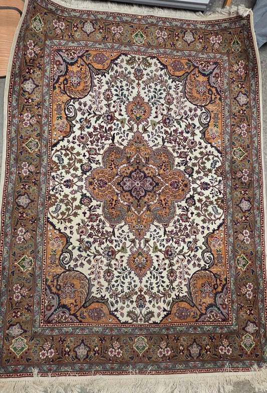 Hand Knotted 100% Wool Persian Tabriz Area Rug with Fringe