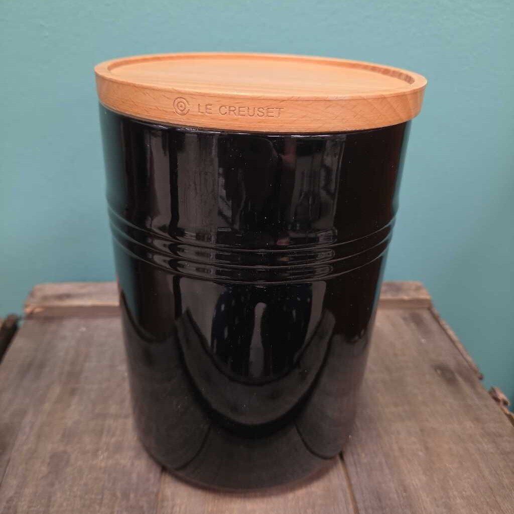 Le Creuset 2.5 Qt. Ceramic Storage Container w/Wooden Lid