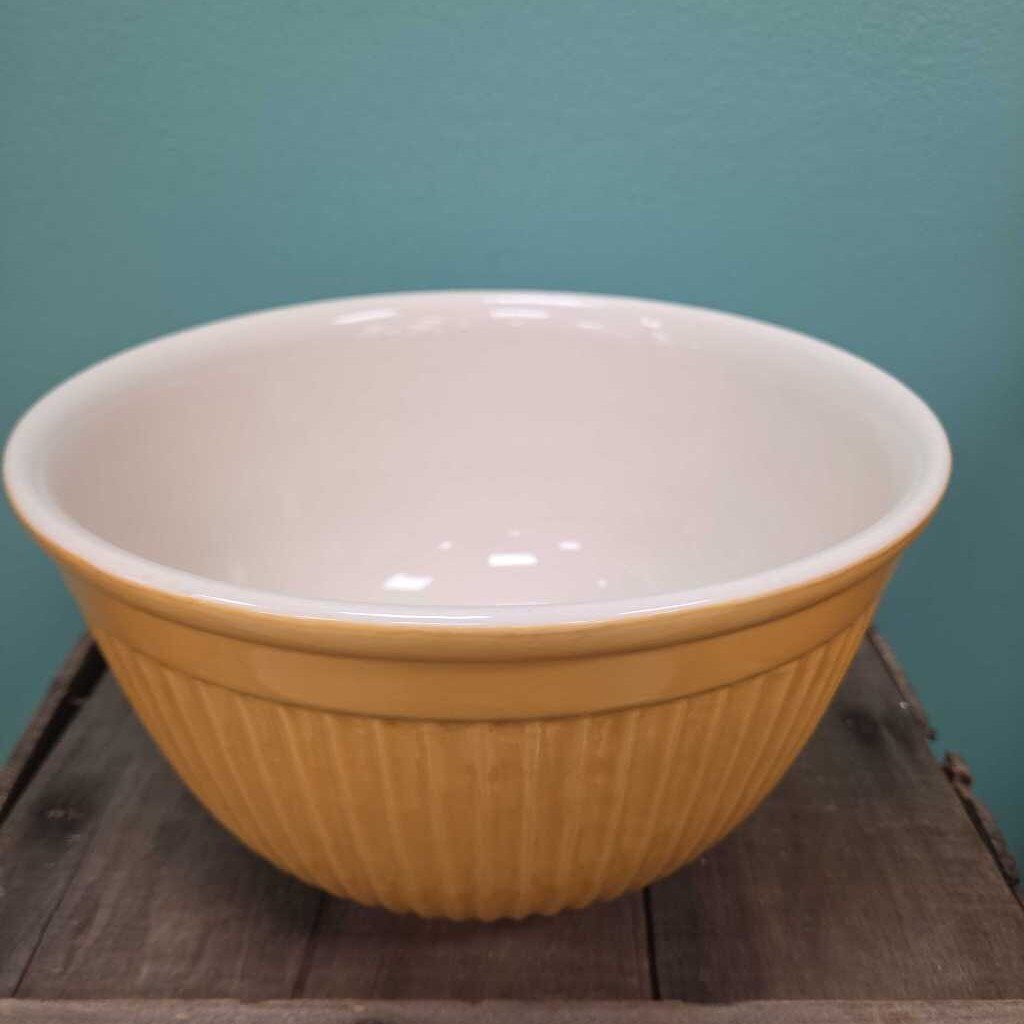 Williams Sonoma 10" Yellow Mixing Bowl