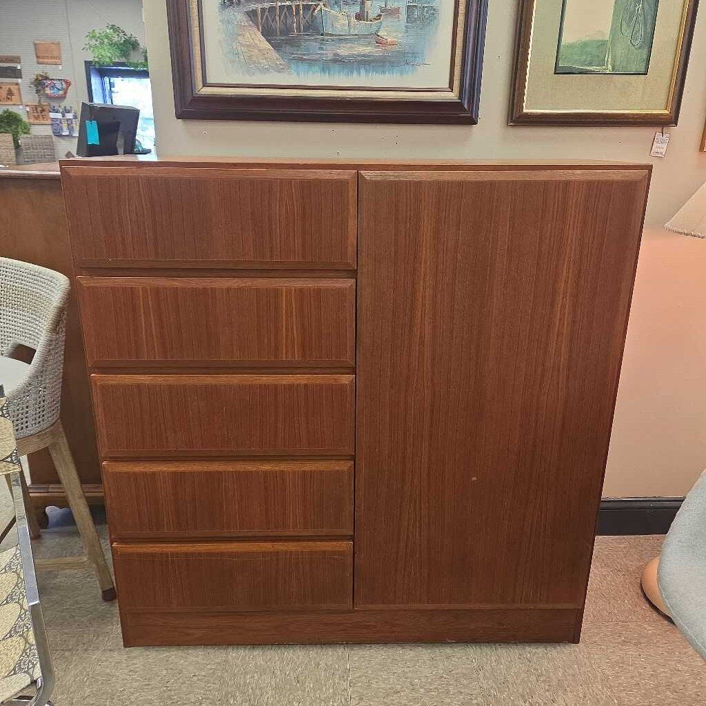 Mid-Century Danish Book-Matched Teak Veneer Dresser by Vinde Mobelfabrik