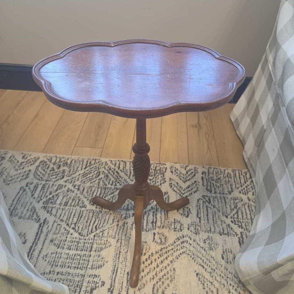 Mid-Century Brandt Style Scalloped Oval Tripod Table
