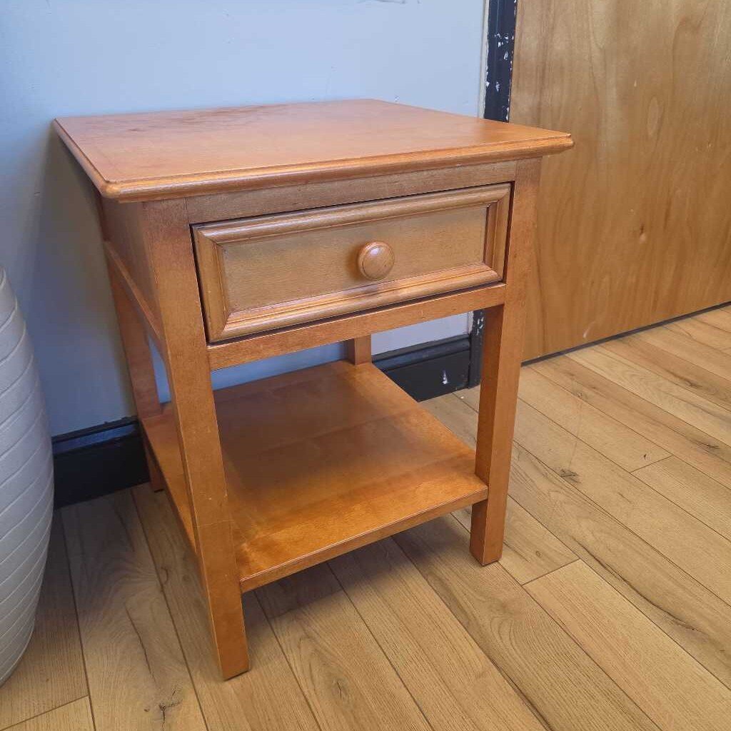 Shaker Style Maple Wood Single Drawer Nightstand