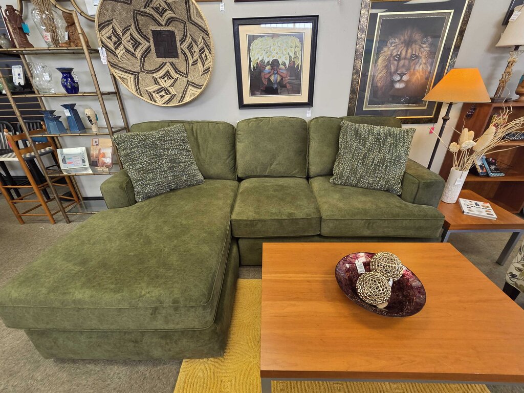 England Loveseat with Left Arm Facing Chaise in Kayam