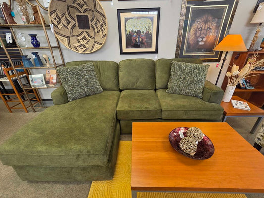 England Loveseat with Left Arm Facing Chaise in Kayam