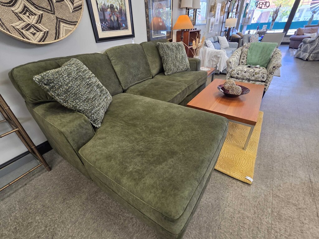 England Loveseat with Left Arm Facing Chaise in Kayam