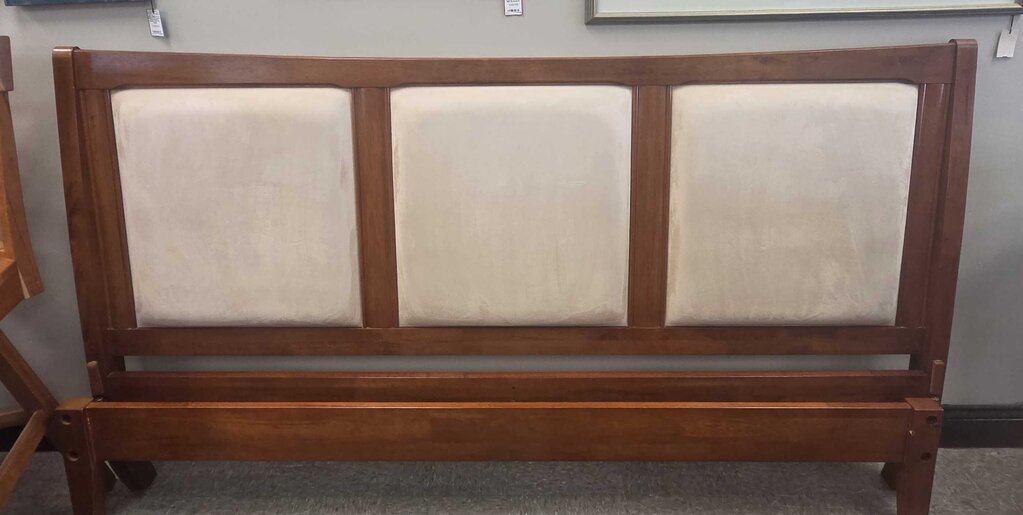 Night & Day Furniture Chamomile Eastern King Bed in Natural Cherry