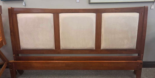 Night & Day Furniture Chamomile Eastern King Bed in Natural Cherry