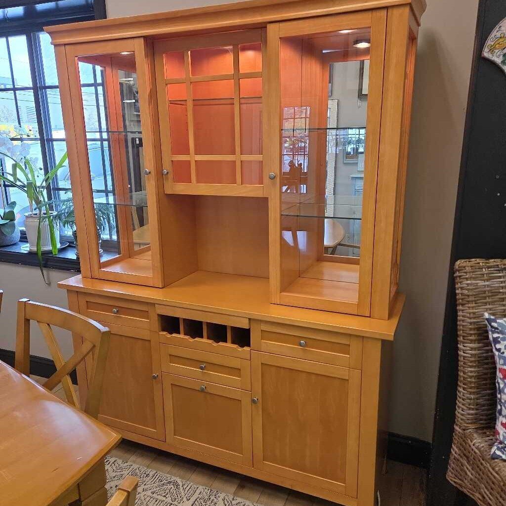 Lighted Hutch & Buffet w/Glass Display Cabinets