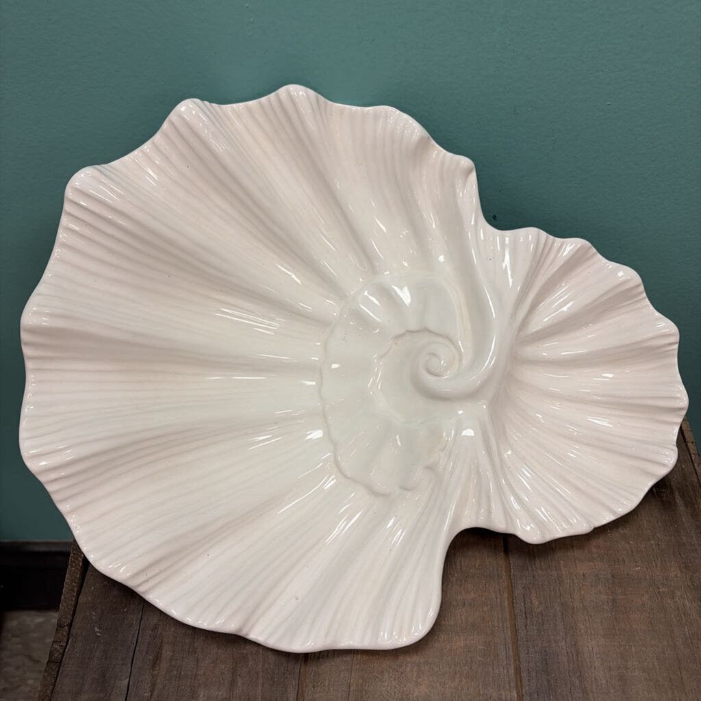 Loucarte White Shell Shaped Decorative or Serving Bowl
