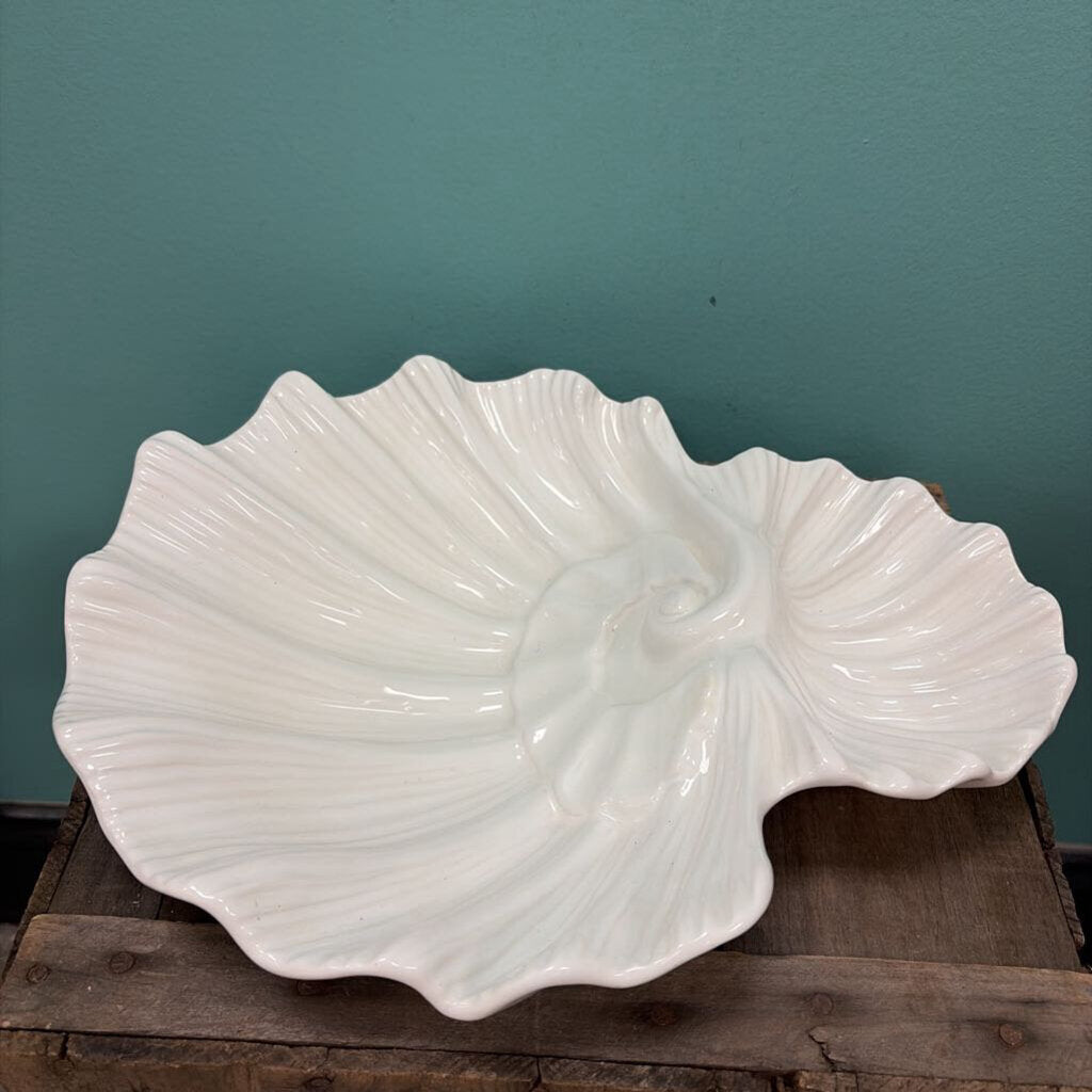 Loucarte White Shell Shaped Decorative or Serving Bowl