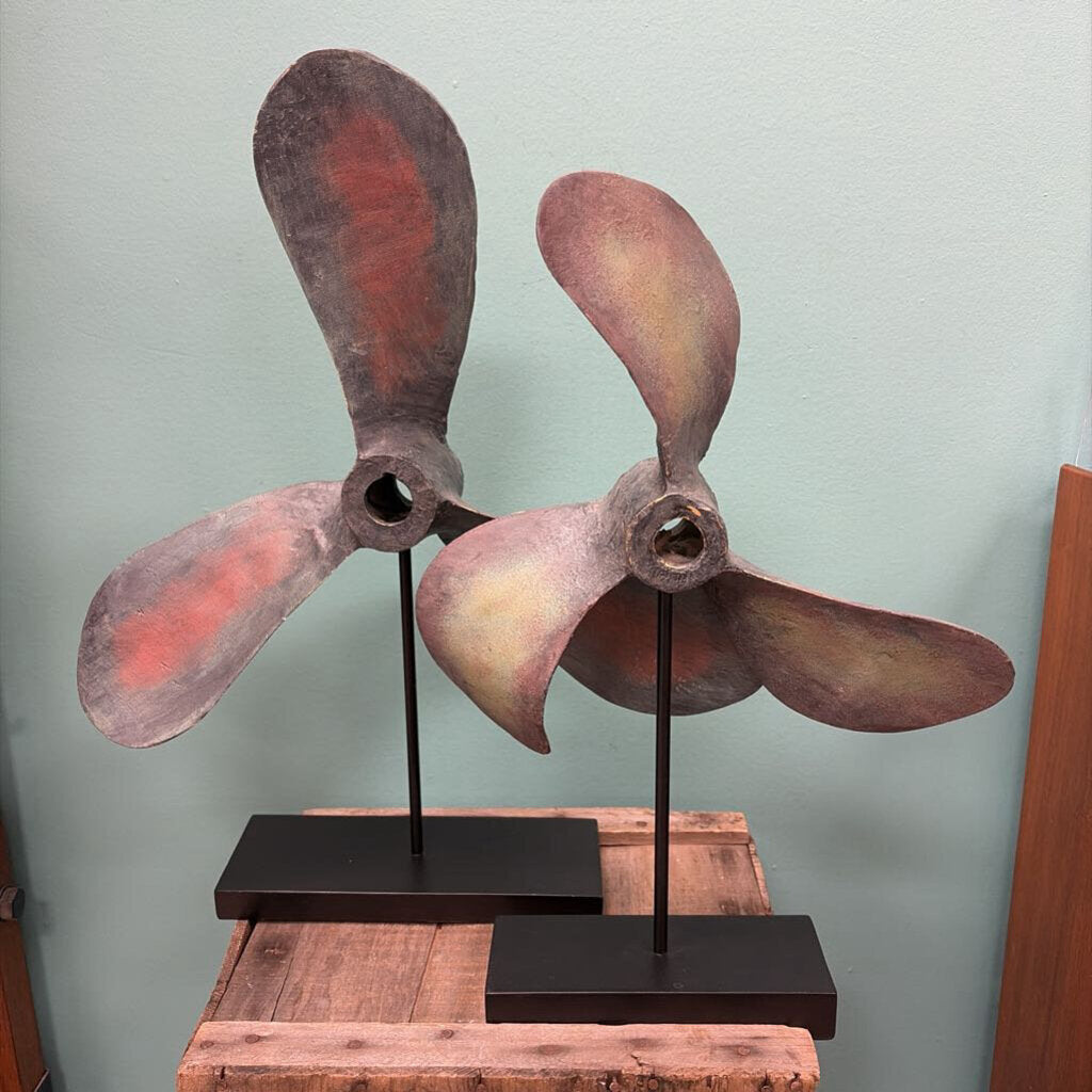 Metal Propeller Decorative Stand
