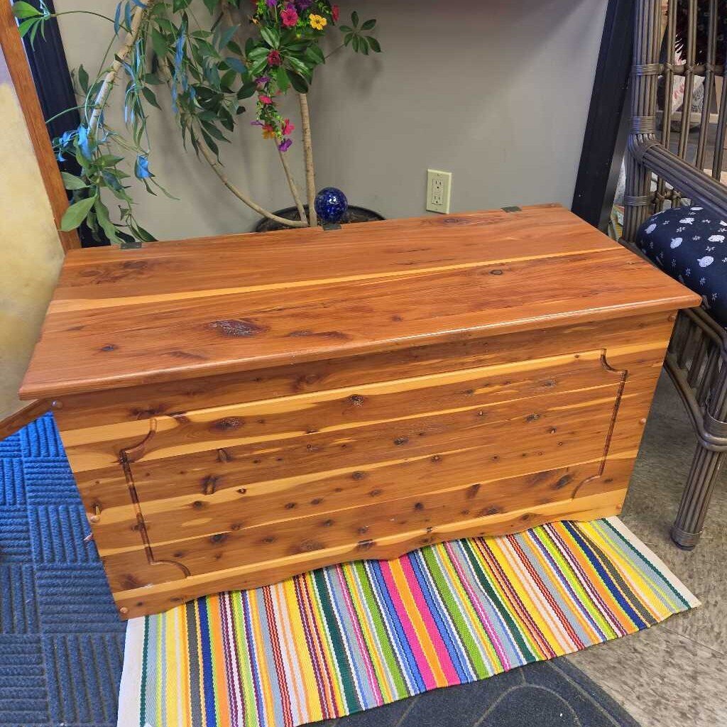 Vintage Solid Aromatic Cedar Hope Chest/Blanket Trunk