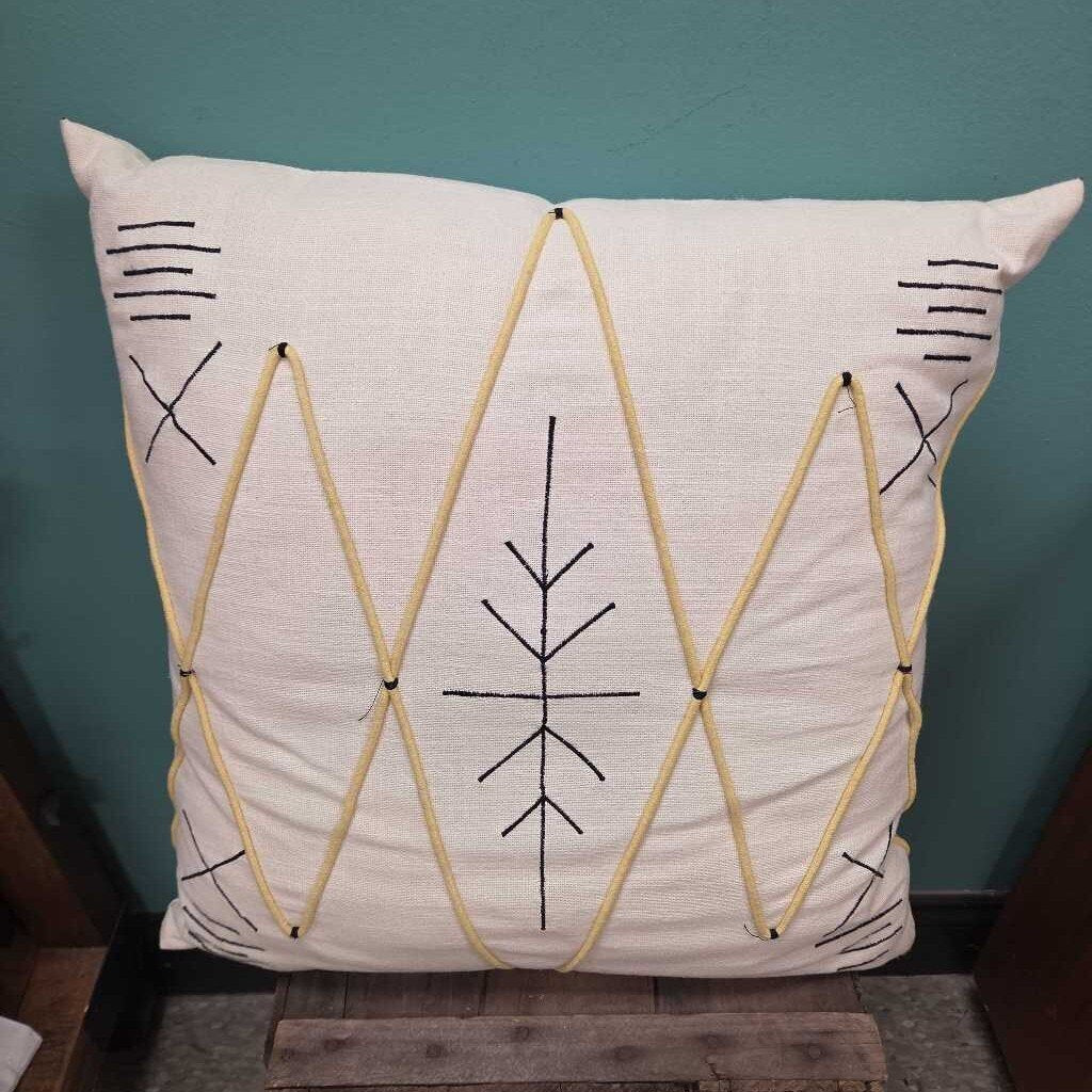 HomeRoots Cream and Black 100% Cotton Geometric Zippered Pillow (2 Available)