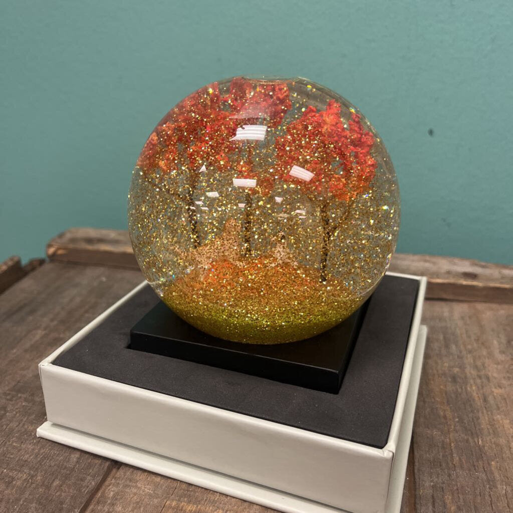 Cool Snow Globe Autumn Pals