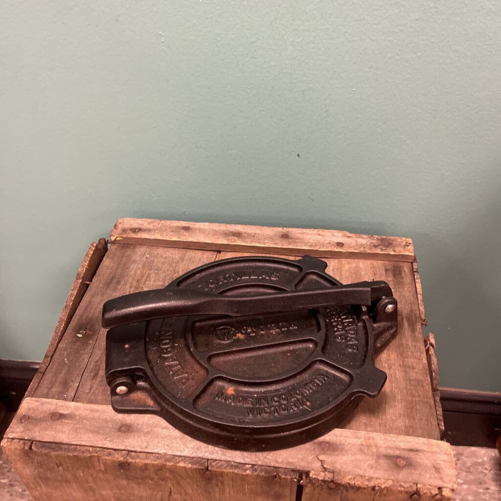 8 inch Victoria Cast Iron Tortilla Press