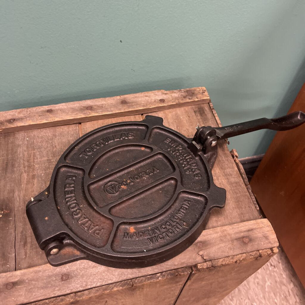 8 inch Victoria Cast Iron Tortilla Press