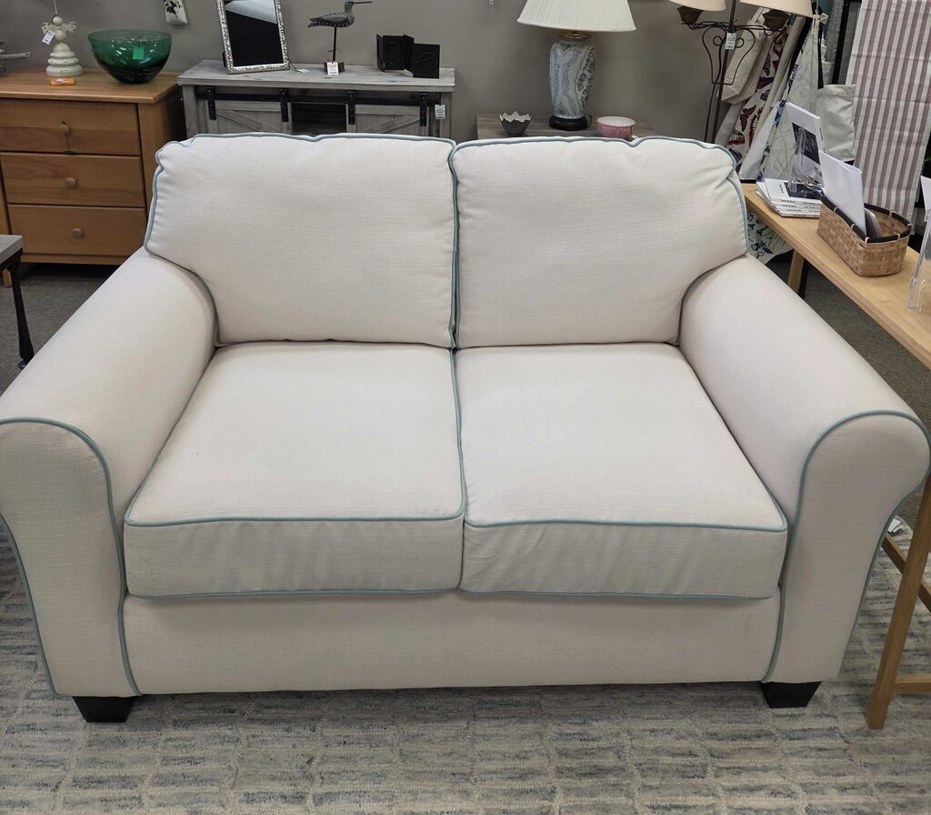 Best Home Furnishings Annabel Loveseat NEW